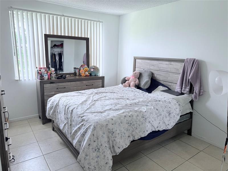 Image 14 of 28 For 9033 Wiles Rd  304
