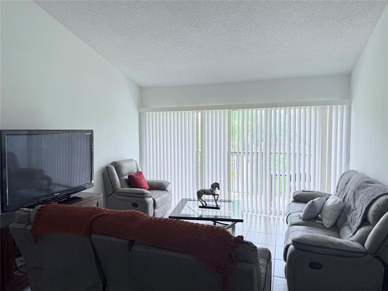 Image 17 of 28 For 9033 Wiles Rd  304