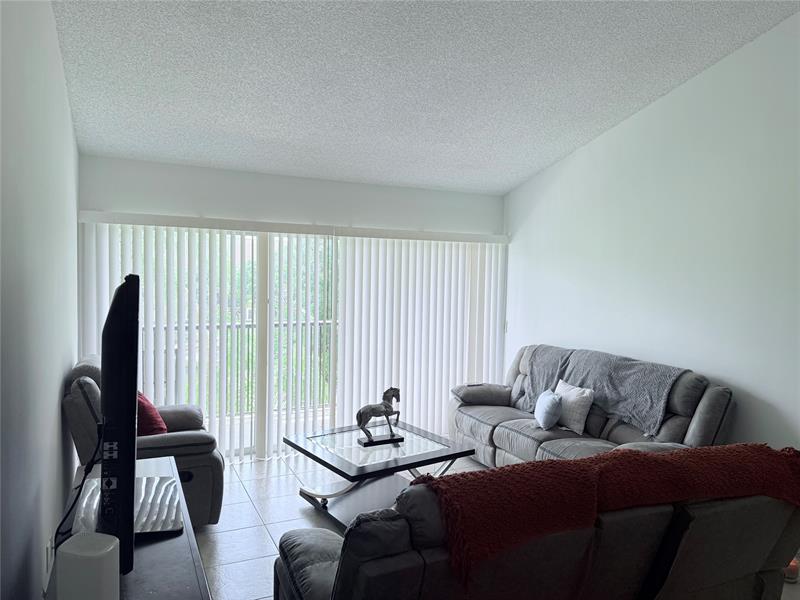 Image 18 of 28 For 9033 Wiles Rd  304