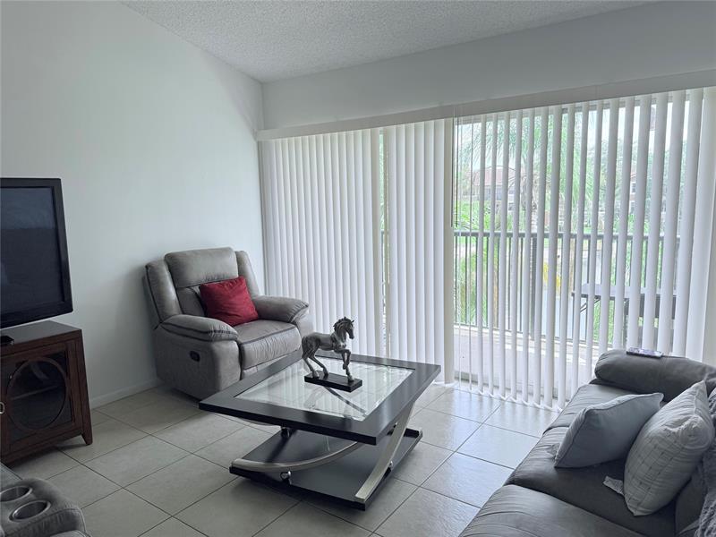 Image 19 of 28 For 9033 Wiles Rd  304