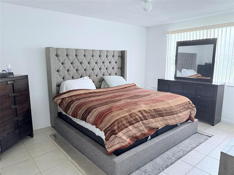 Image 21 of 28 For 9033 Wiles Rd  304