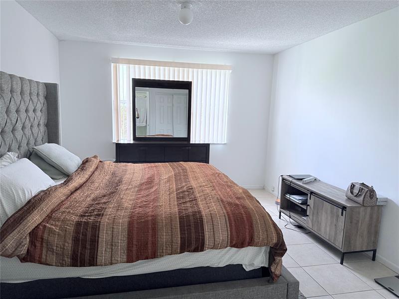 Image 22 of 28 For 9033 Wiles Rd  304