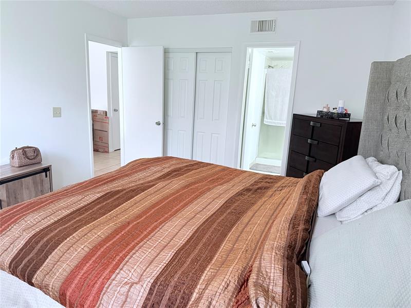 Image 23 of 28 For 9033 Wiles Rd  304