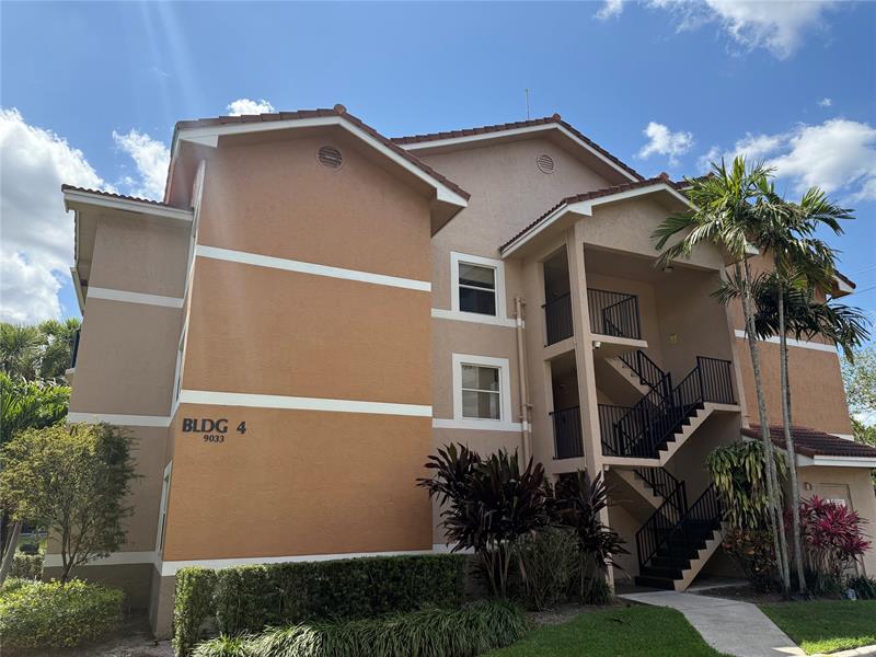 Image 5 of 28 For 9033 Wiles Rd  304