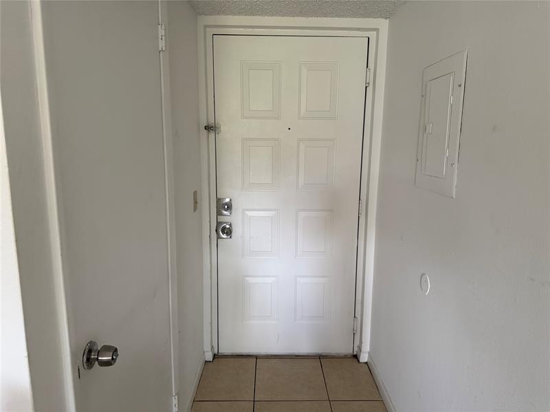Image 7 of 28 For 9033 Wiles Rd  304