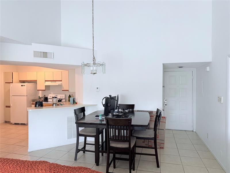Image 8 of 28 For 9033 Wiles Rd  304