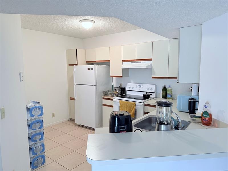 Image 9 of 28 For 9033 Wiles Rd  304