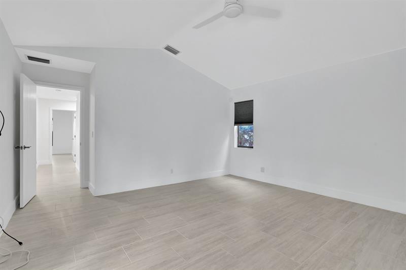 Image 17 of 33 For 5264 89th Dr
