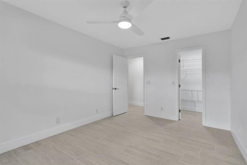 Image 18 of 33 For 5264 89th Dr