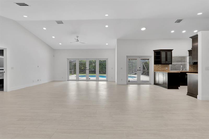 Image 3 of 33 For 5264 89th Dr