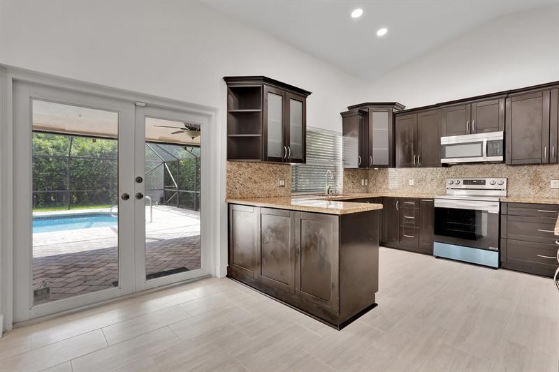 Image 4 of 33 For 5264 89th Dr