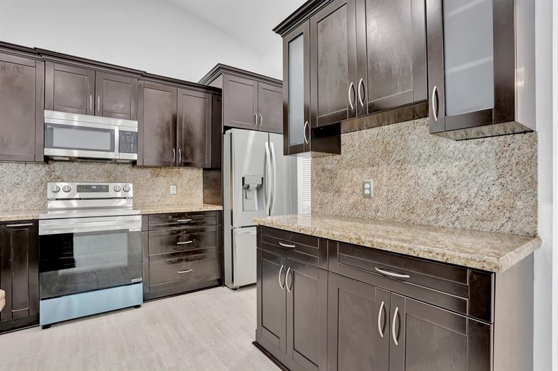 Image 6 of 33 For 5264 89th Dr
