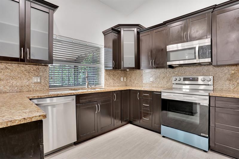 Image 7 of 33 For 5264 89th Dr