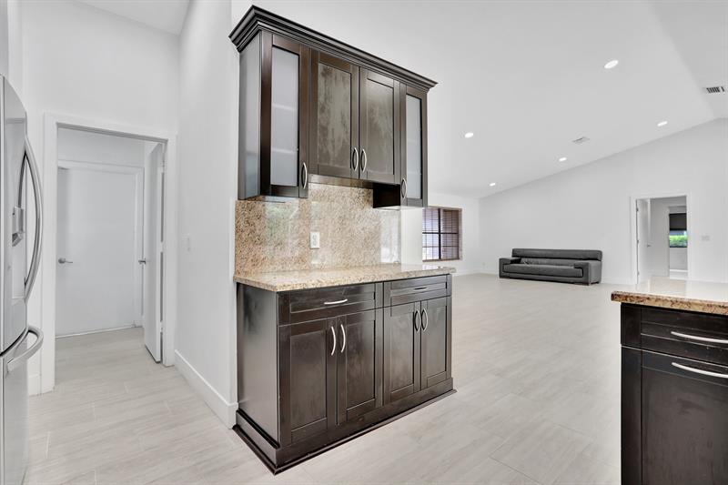 Image 8 of 33 For 5264 89th Dr