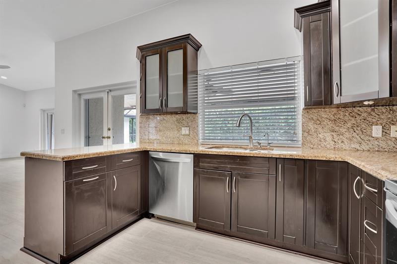 Image 9 of 33 For 5264 89th Dr