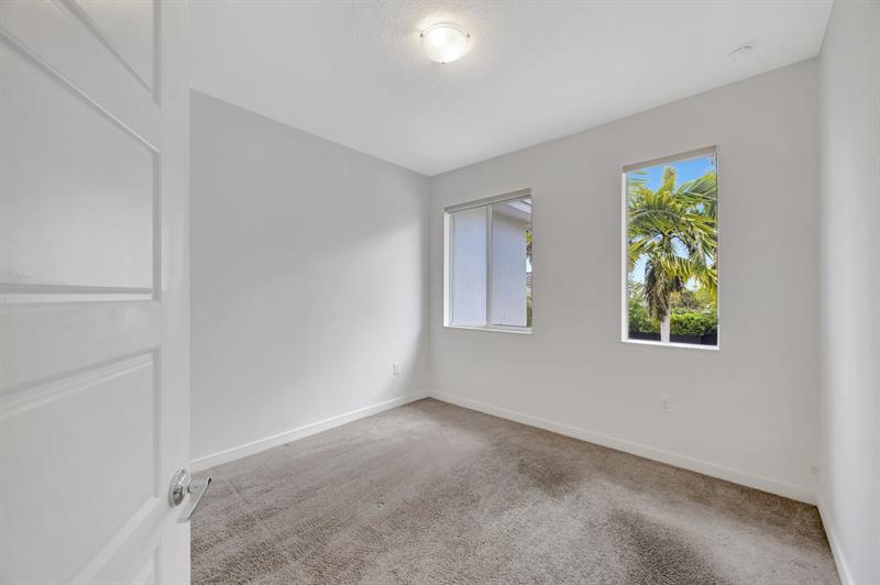 Image 15 of 49 For 17624 149th Pl