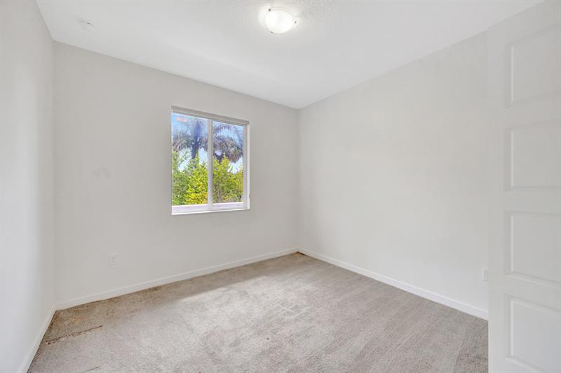 Image 21 of 49 For 17624 149th Pl