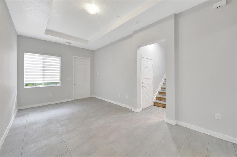 Image 8 of 49 For 17624 149th Pl