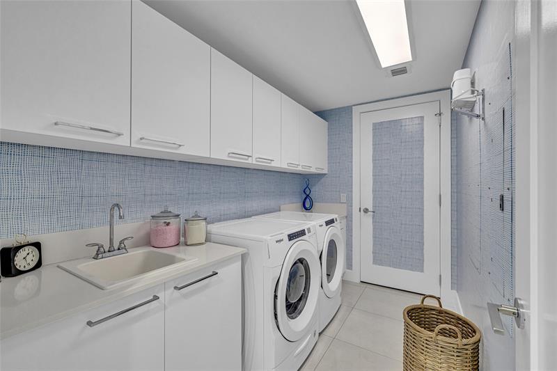 Image 31 of 48 For 100 Las Olas Blvd  1701