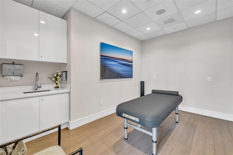 Image 41 of 48 For 100 Las Olas Blvd  1701