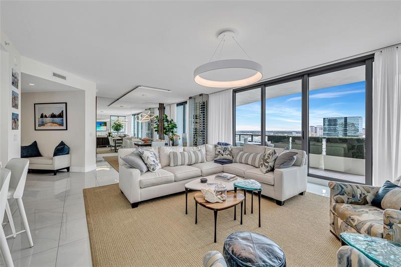 Image 5 of 48 For 100 Las Olas Blvd  1701