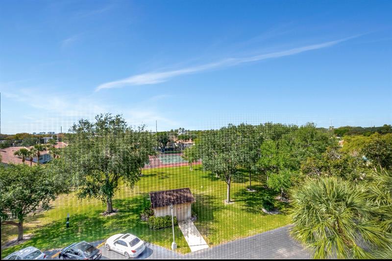 Image 12 of 24 For 5260 2nd Ave  504