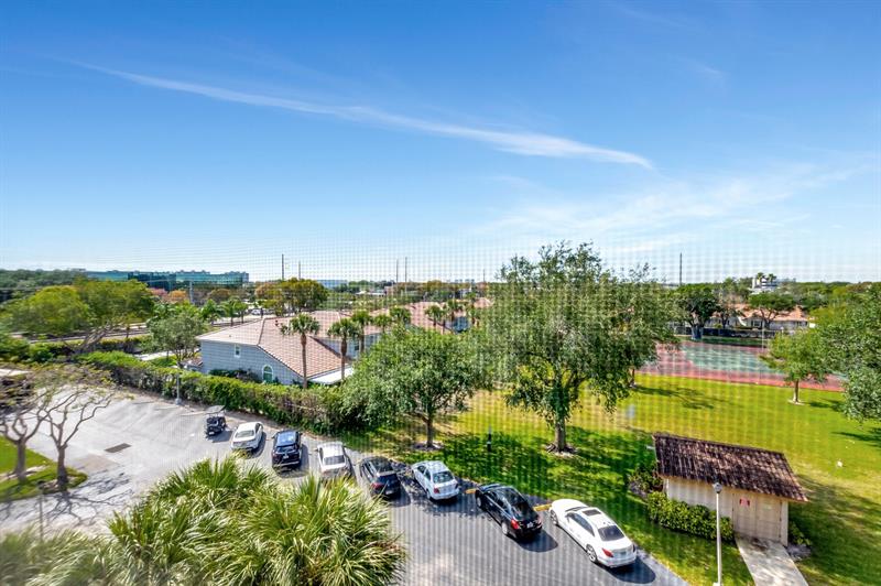 Image 18 of 24 For 5260 2nd Ave  504