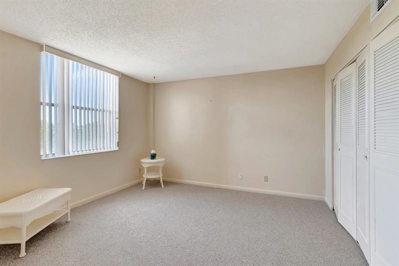 Image 19 of 24 For 5260 2nd Ave  504