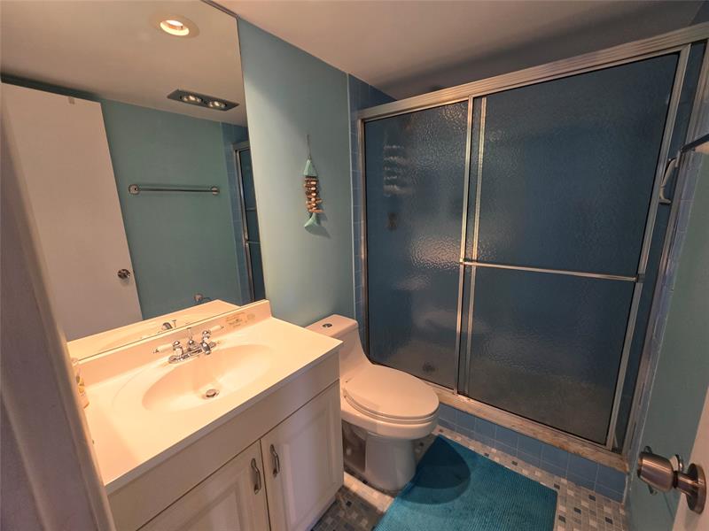 Image 13 of 17 For 535 Oaks Dr.  308