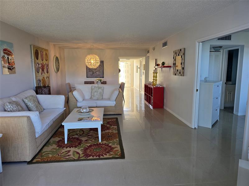 Image 7 of 17 For 535 Oaks Dr.  308