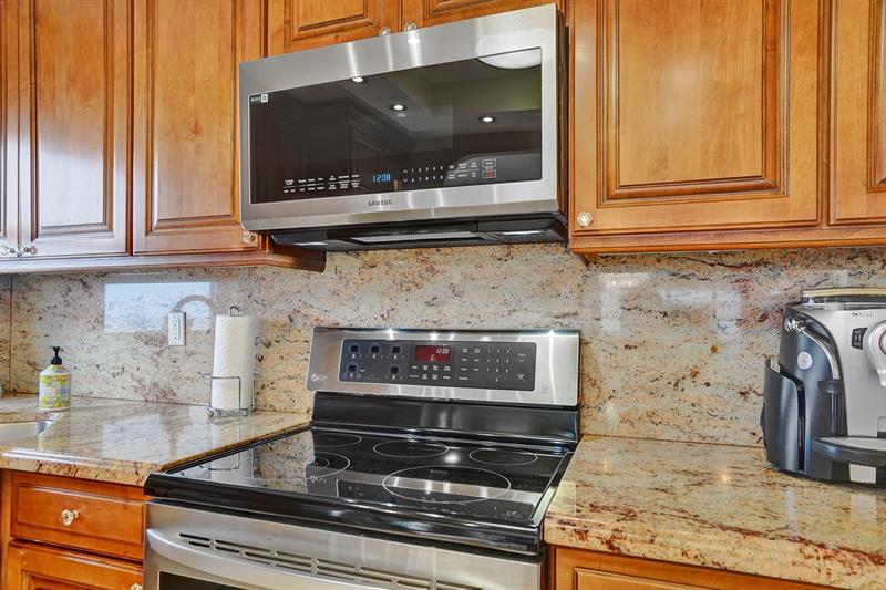 Image 16 of 74 For 3550 Galt Ocean Dr  211