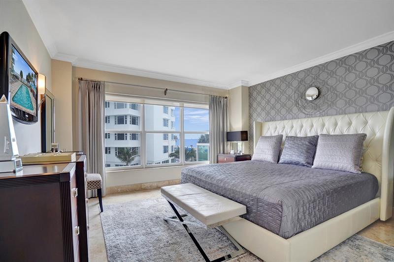 Image 24 of 74 For 3550 Galt Ocean Dr  211