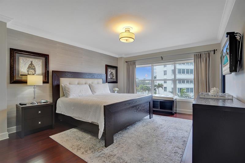 Image 29 of 74 For 3550 Galt Ocean Dr  211