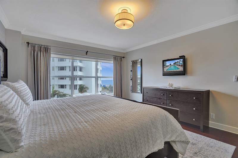 Image 30 of 74 For 3550 Galt Ocean Dr  211