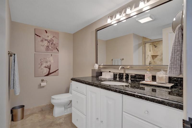 Image 32 of 74 For 3550 Galt Ocean Dr  211