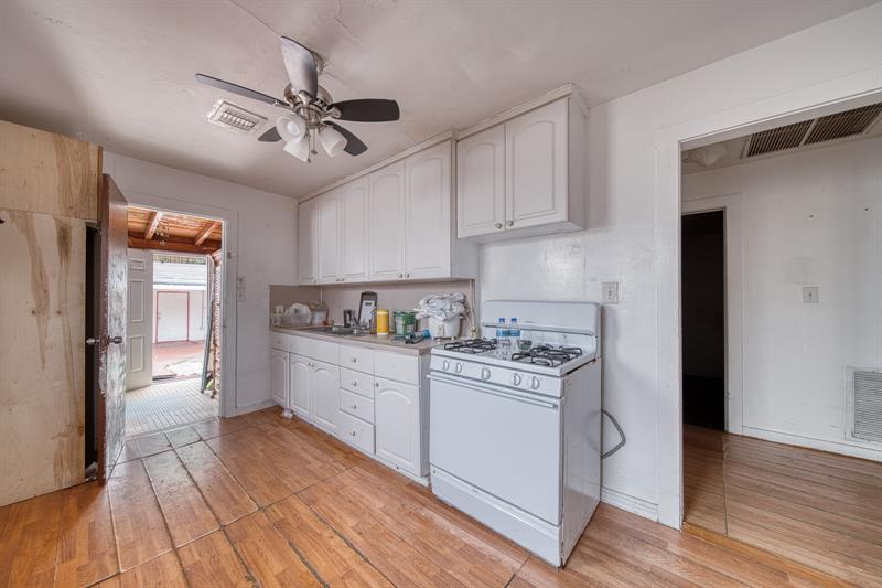 Image 11 of 18 For 10633 6th Ave