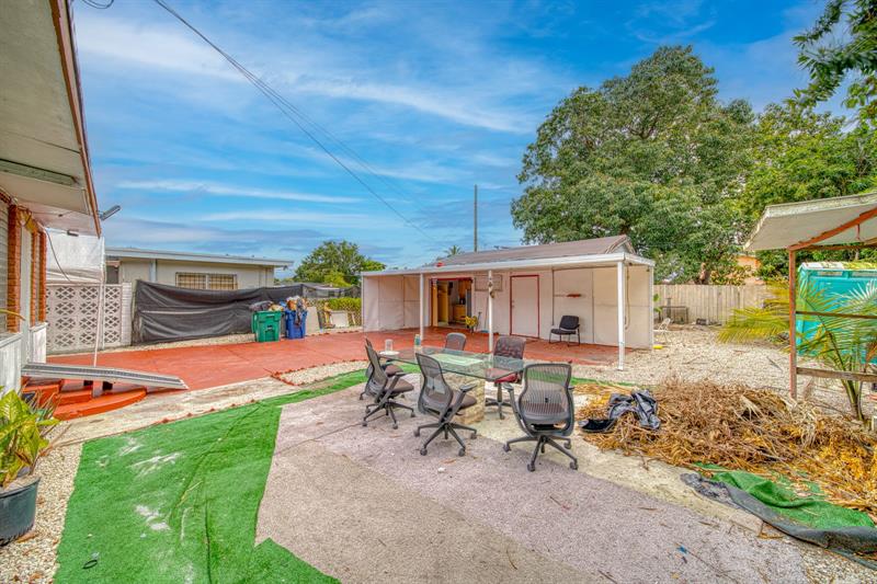 Image 15 of 18 For 10633 6th Ave