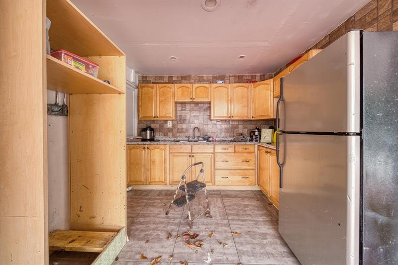 Image 17 of 18 For 10633 6th Ave