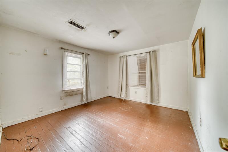 Image 8 of 18 For 10633 6th Ave