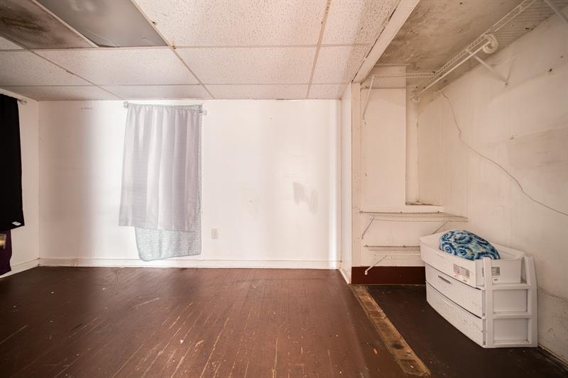 Image 9 of 18 For 10633 6th Ave