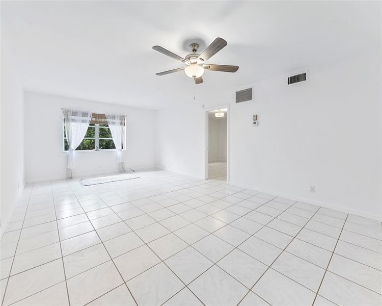 Image 11 of 53 For 1950 Andrews Ave  210d