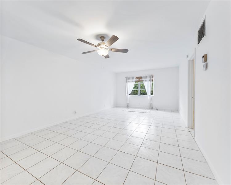 Image 17 of 53 For 1950 Andrews Ave  210d