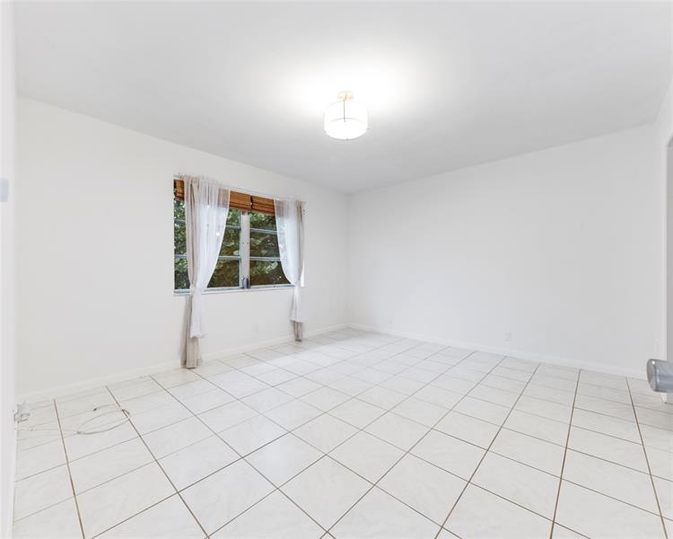 Image 19 of 53 For 1950 Andrews Ave  210d