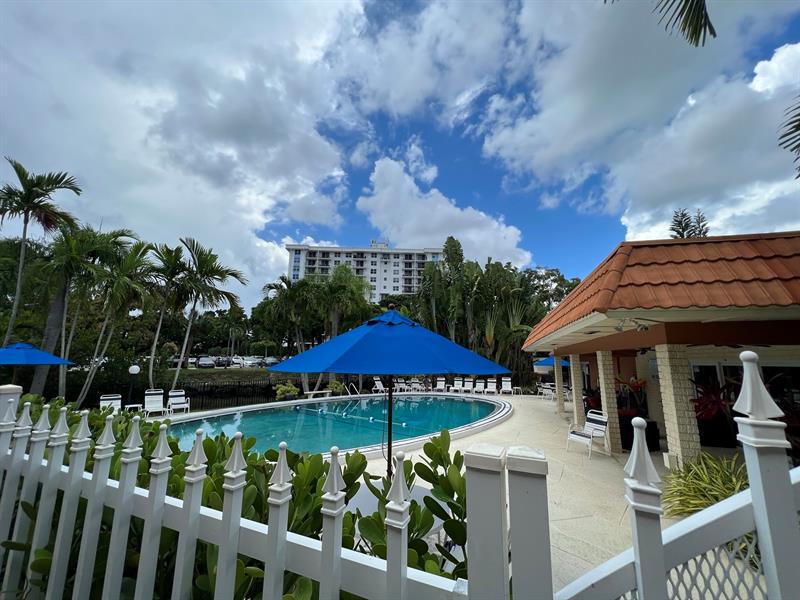 Image 7 of 53 For 1950 Andrews Ave  210d