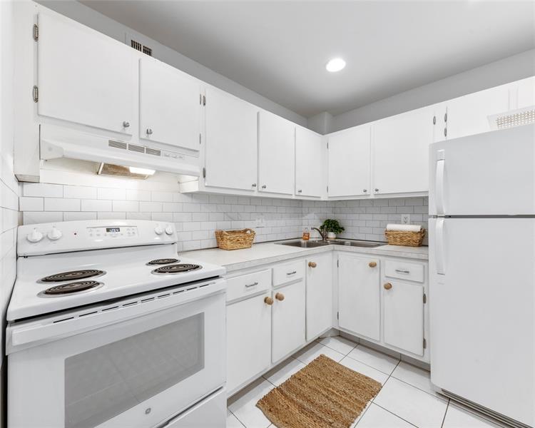 Image 9 of 53 For 1950 Andrews Ave  210d