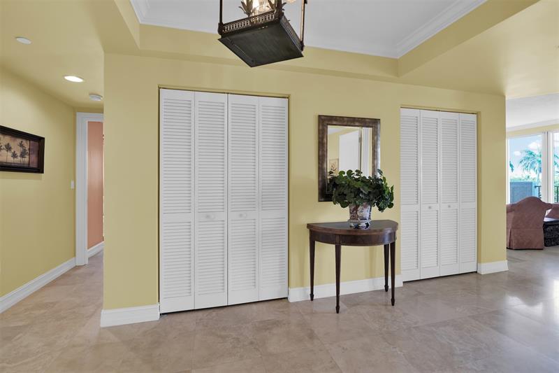 Image 11 of 58 For 9 20th Ave  403