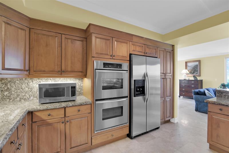 Image 18 of 58 For 9 20th Ave  403