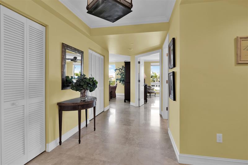 Image 21 of 58 For 9 20th Ave  403