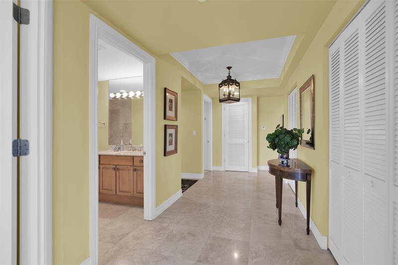 Image 22 of 58 For 9 20th Ave  403