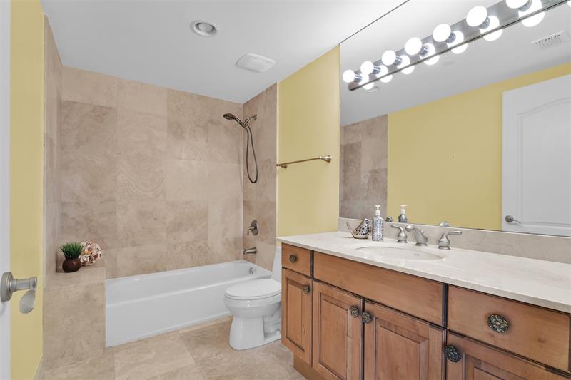 Image 32 of 58 For 9 20th Ave  403